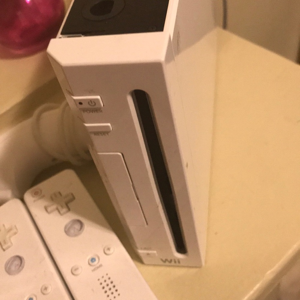 Wii - Picture 3 of 3